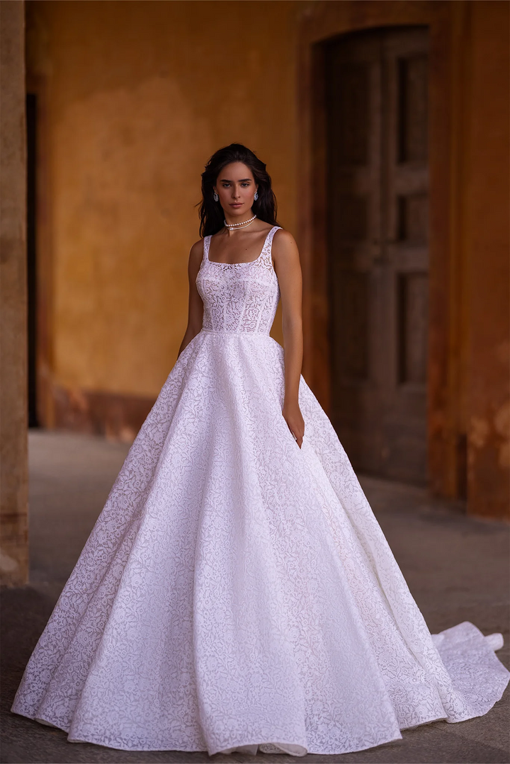 Ivory Lace A-Line Wedding Dress with Long Train and Magnificent Veil – Timeless Wedding Gown with Lace Detailing Plus Size