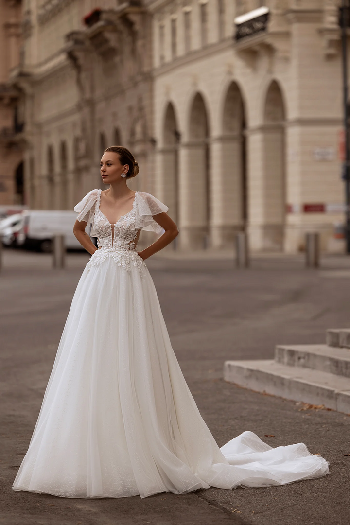 Floral Wedding Dress with Leaf Straps – Chiffon Bridal Gown with Pearl Details and Jewel Embellishments Plus Size
