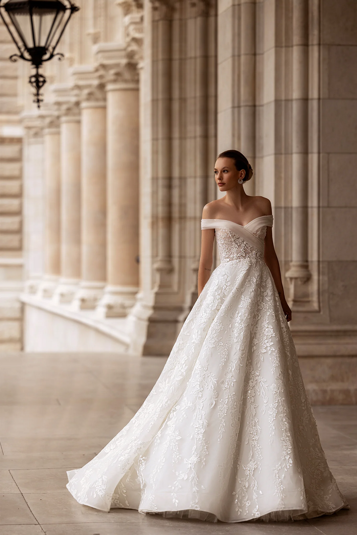 Off Shoulder Wedding Dress with Sweetheart Neckline – A-Line Bridal Gown with Floral Guipure and Pearl Accents Plus Size