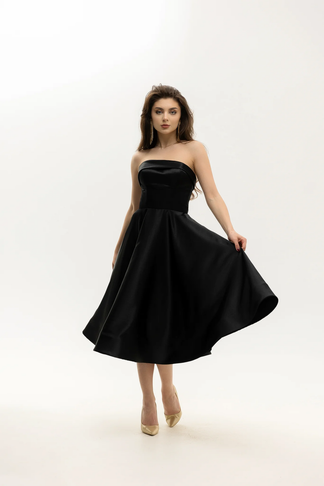 Black Evening Gown with Strapless Neckline – A-Line Evening Dress with Full Skirt and Classic Silhouette Plus Size