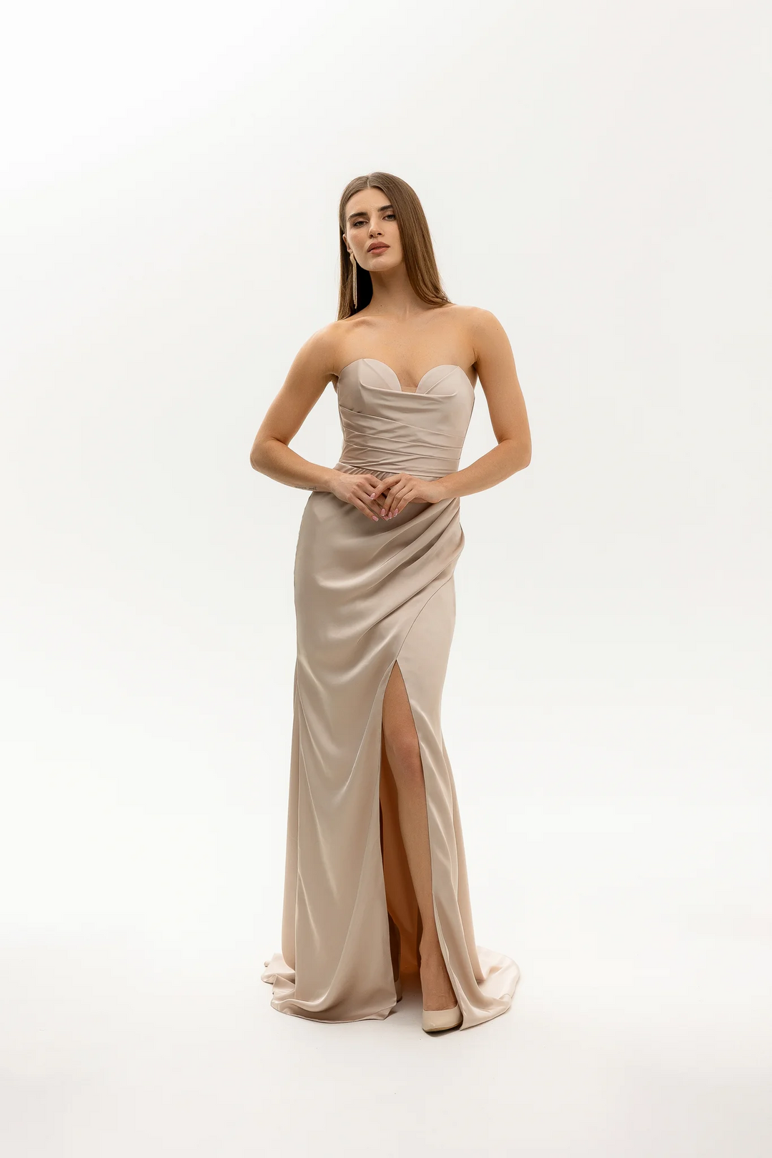 Champagene Gala Dress with Sweetheart Neckline – Ruched Evening Gown with Front Slit and Elegant Silhouette Plus Size