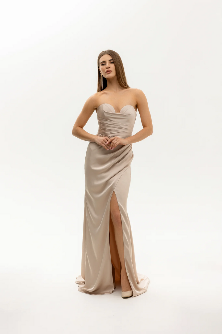 Champagene Gala Dress with Sweetheart Neckline – Ruched Evening Gown with Front Slit and Elegant Silhouette Plus Size
