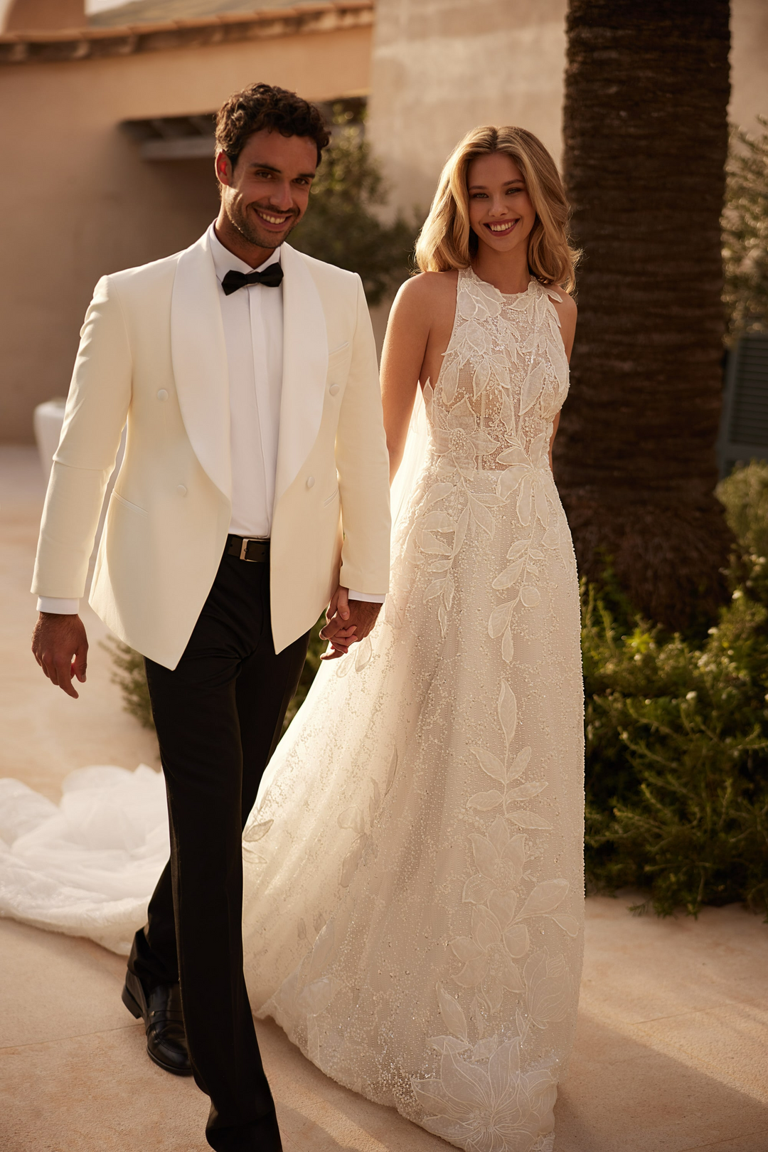 Ivory A Line Wedding Dress with Halter Neck and Open Back – Sleeveless Ball Gown Wedding Dress Plus Size