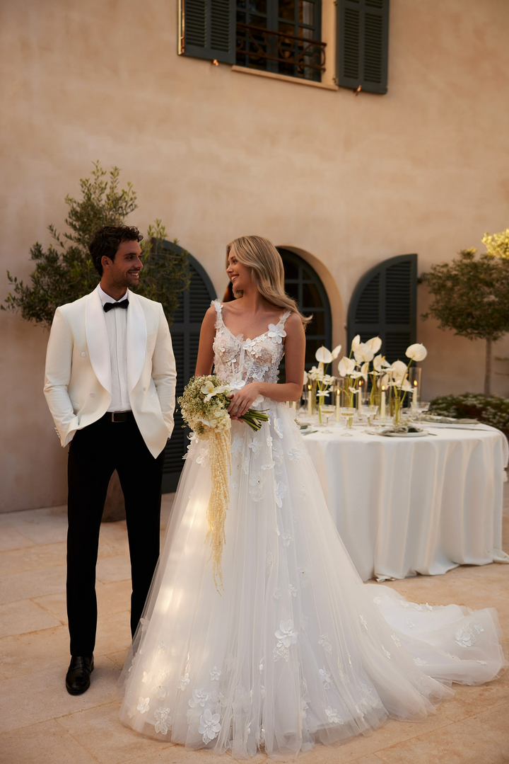Ivory Floral Dresses to Wear to a Wedding – Sleeveless A-Line Wedding Gown with Illusion Bodice and Tulle Skirt Plus Size