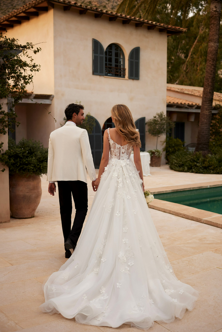 Ivory Floral Dresses to Wear to a Wedding – Sleeveless A-Line Wedding Gown with Illusion Bodice and Tulle Skirt Plus Size