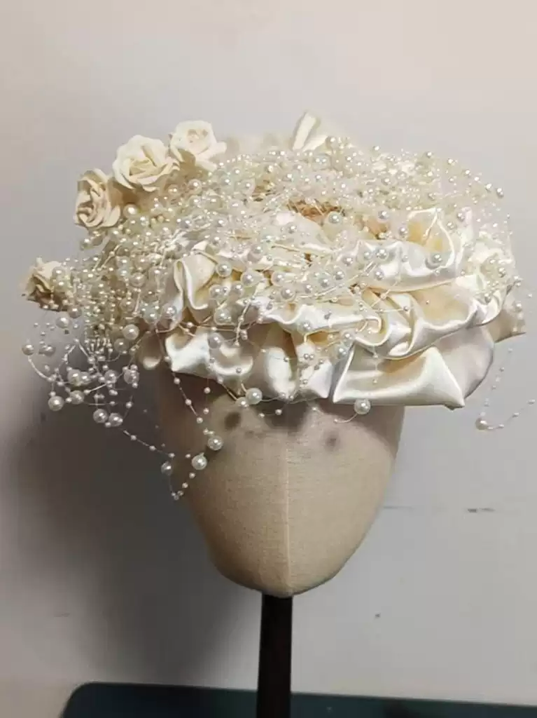 Luminous Bridal White Fascinator - Elegant White Hat with  display picture 1