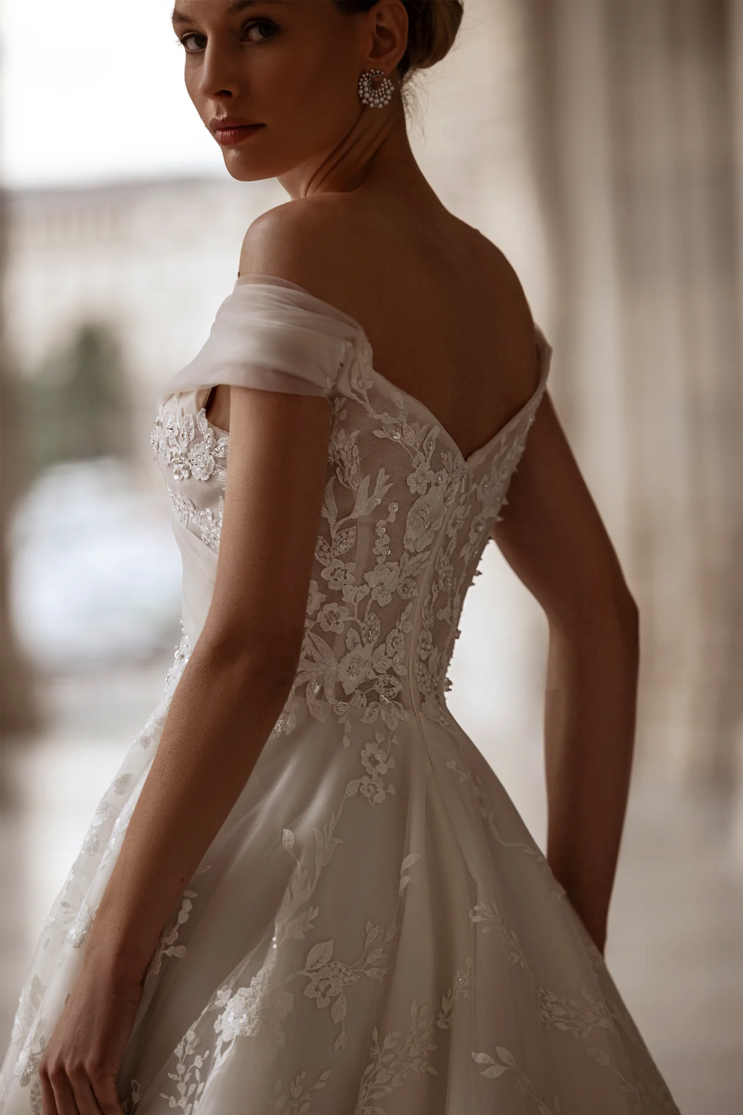 Off Shoulder Wedding Dress with Sweetheart Neckline – A-Line Bridal Gown with Floral Guipure and Pearl Accents Plus Size