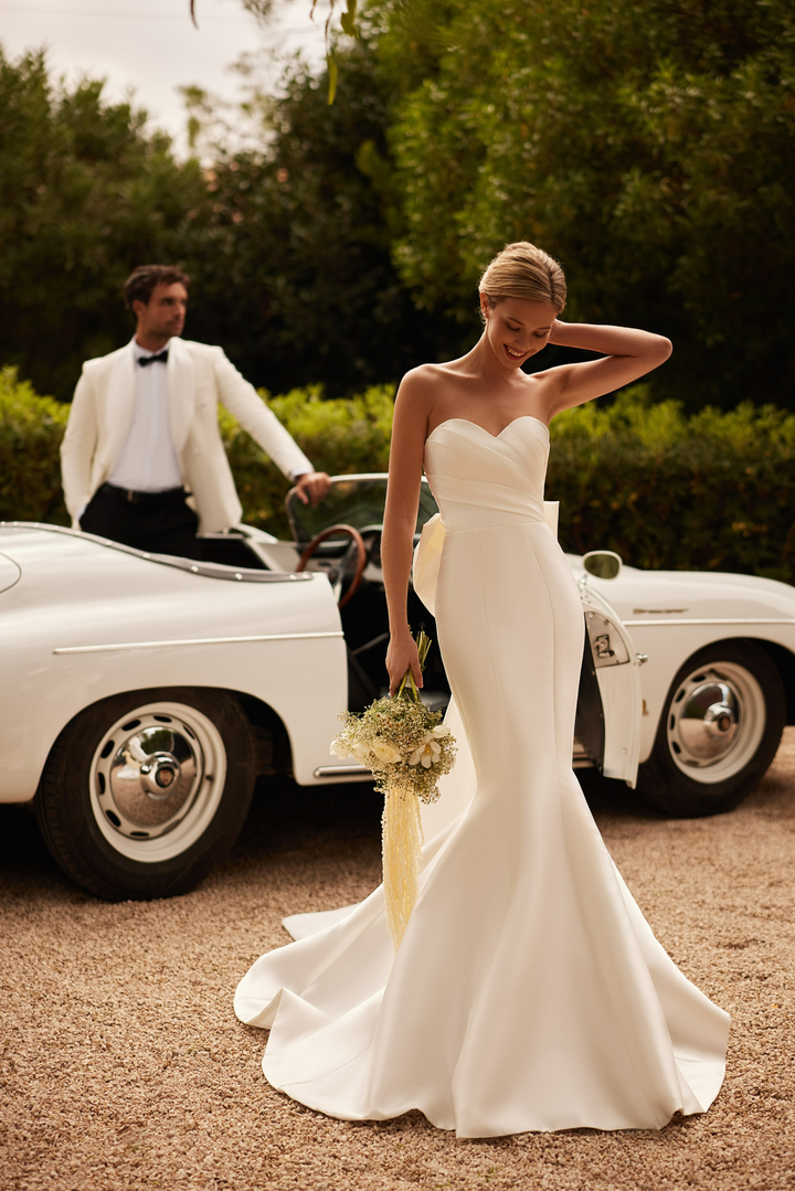Ivory Strapless Sweetheart Neckline Wedding Dress - Mermaid Wedding Gown with Satin Bow – Convertible Wedding Dress Plus Size