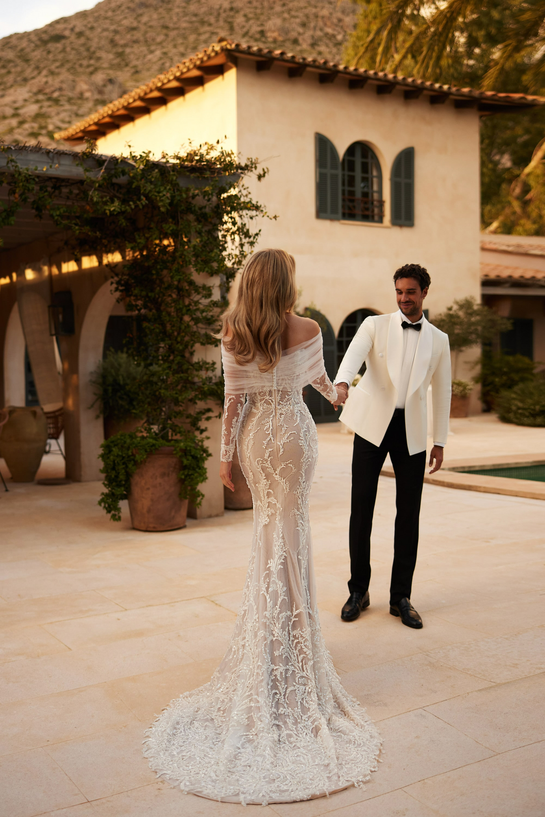 Off Shoulder Wedding Dress with Convertible Tulle Sleeves – Beaded Bridal Gown Mermaid Style with Sweetheart Neckline Plus Size