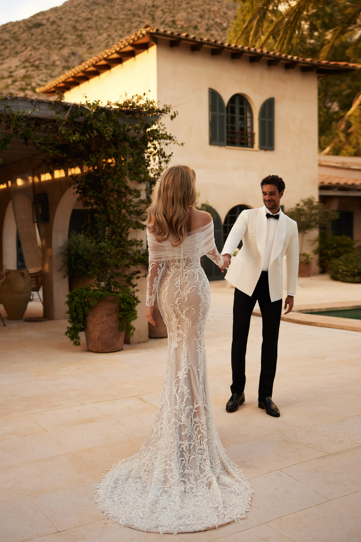 Off Shoulder Wedding Dress with Convertible Tulle Sleeves – Beaded Bridal Gown Mermaid Style with Sweetheart Neckline Plus Size