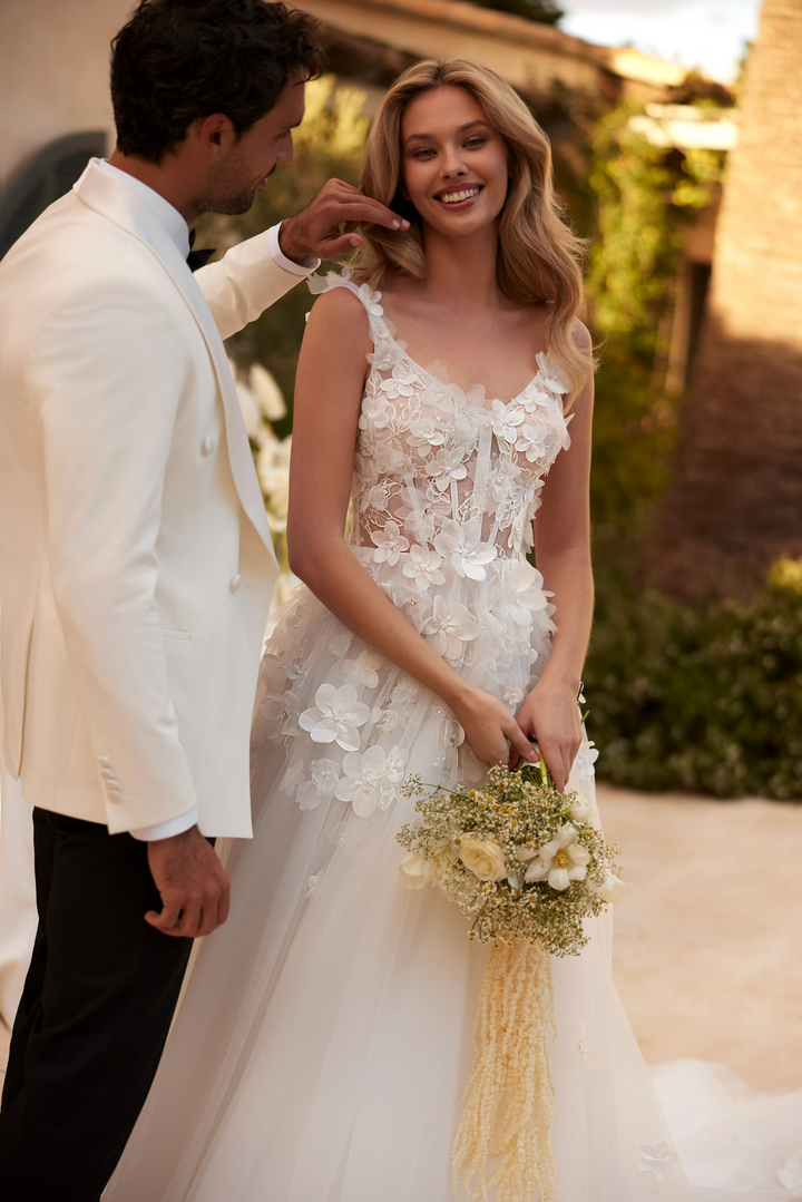Ivory Floral Dresses to Wear to a Wedding – Sleeveless A-Line Wedding Gown with Illusion Bodice and Tulle Skirt Plus Size