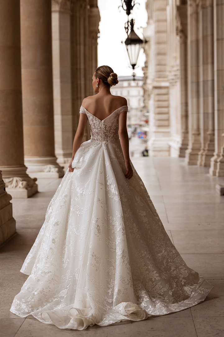 Off Shoulder Wedding Dress with Sweetheart Neckline – A-Line Bridal Gown with Floral Guipure and Pearl Accents Plus Size