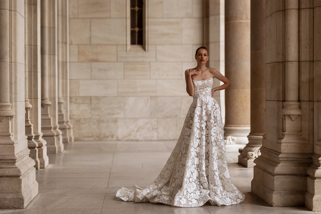 Strapless Wedding Dress with Floral Embellishments – Floral Wedding Dress with Pearl Accents and Elegant Silhouette Plus Size