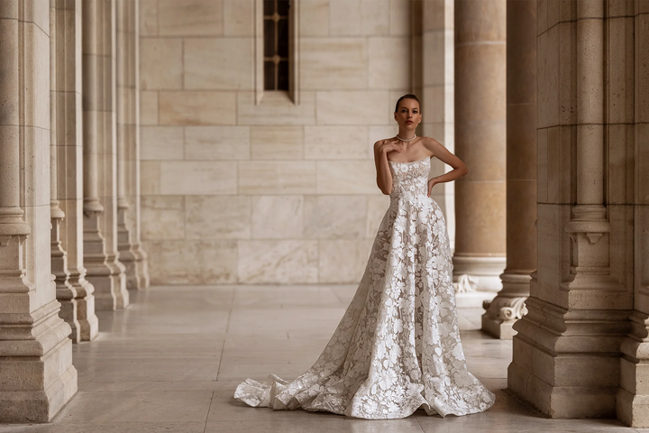 Strapless Wedding Dress with Floral Embellishments – Floral Wedding Dress with Pearl Accents and Elegant Silhouette Plus Size