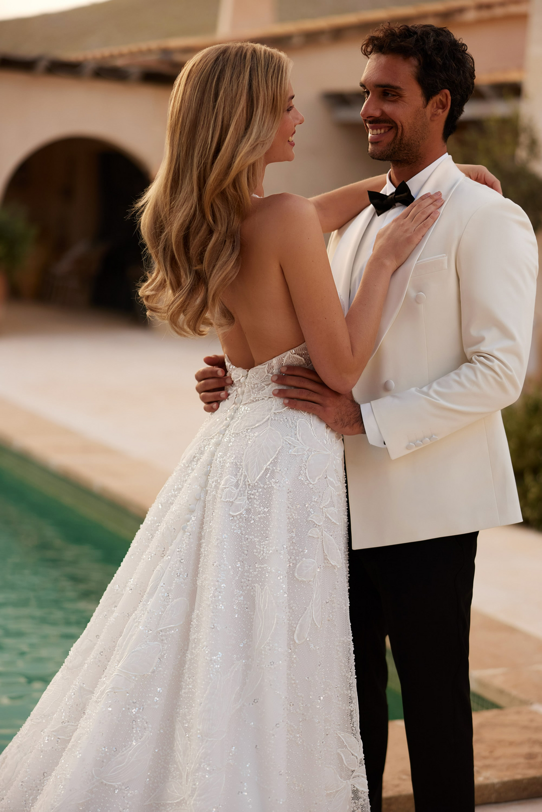 Ivory A Line Wedding Dress with Halter Neck and Open Back – Sleeveless Ball Gown Wedding Dress Plus Size