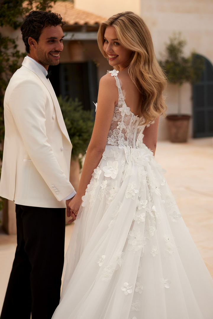Ivory Floral Dresses to Wear to a Wedding – Sleeveless A-Line Wedding Gown with Illusion Bodice and Tulle Skirt Plus Size