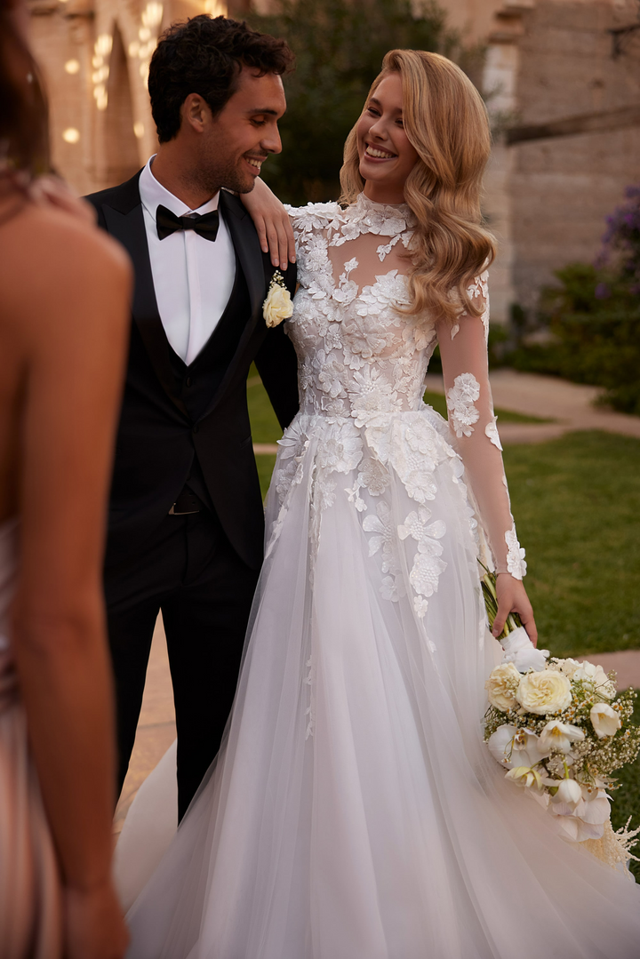 Convertible Wedding Dress - Floral Wedding Dress with Illusion Neckline – Sleeveless Lace Wedding Dress with 3D Appliqué and Tulle Skirt Plus Size