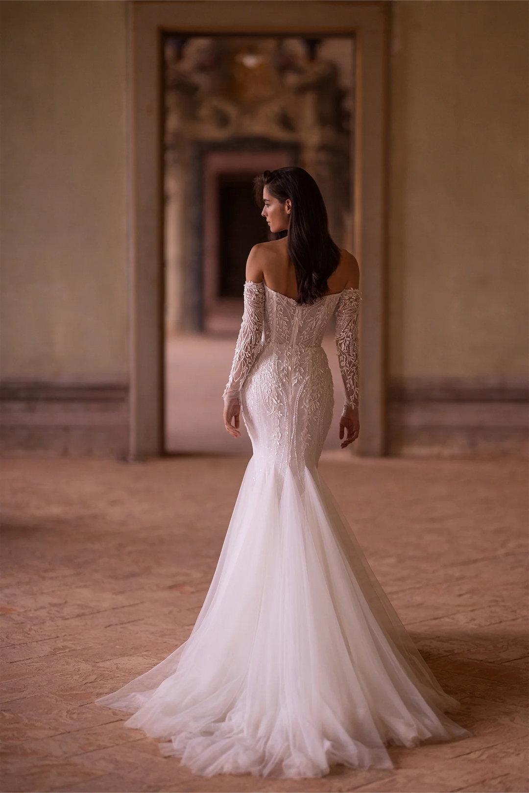 Ivory Tulle Mermaid Wedding Dress with Lace Detailing – Elegant Off Shoulder Wedding Gown with Lace Embellishments Plus Size