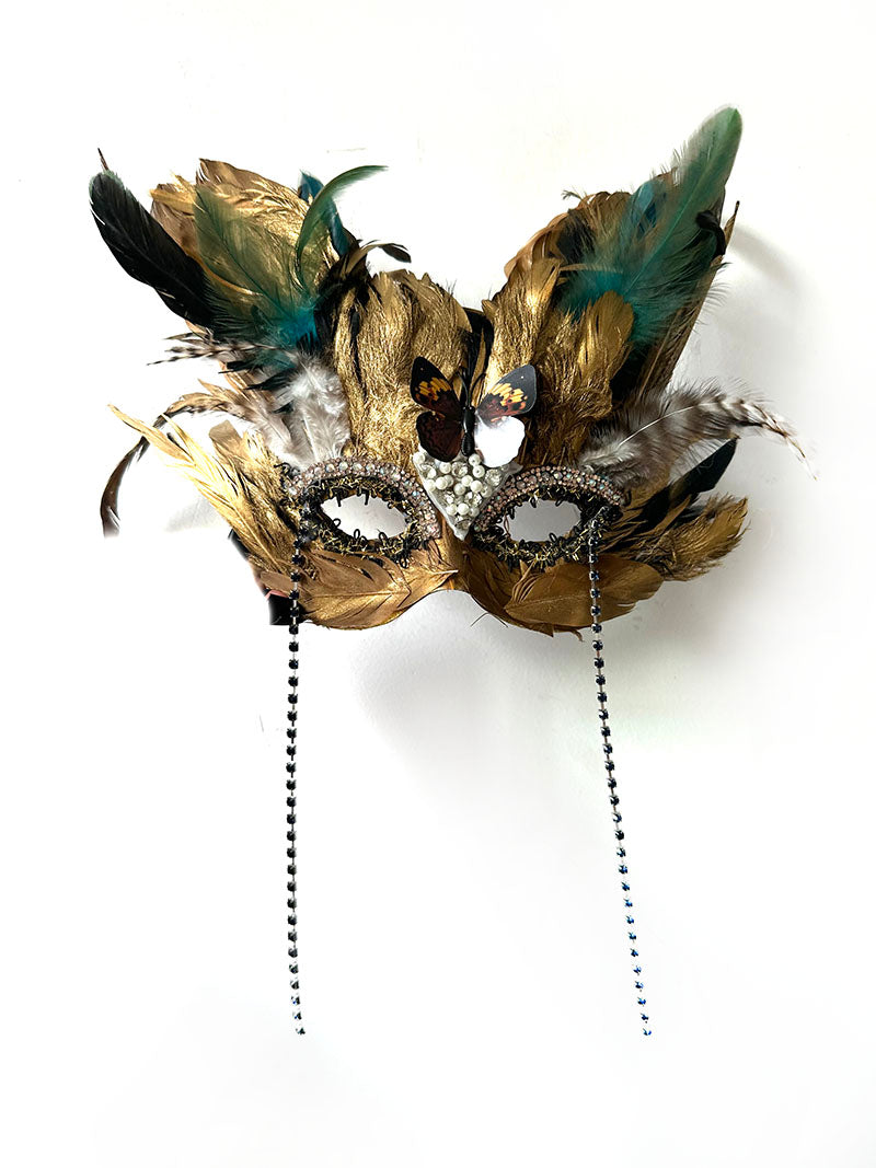 Vintage-Inspired Handcrafted Venetian Gold Feather Mask – Gothic Peacock Masquerade Ball Face Mask with Pearls and Crystals