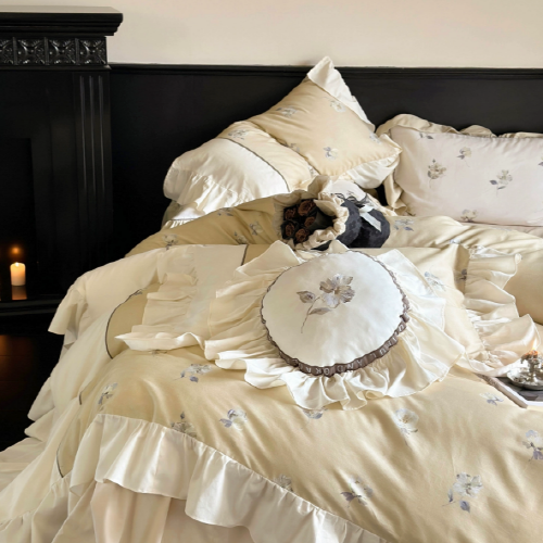 Sunlit Blossom Haven Bedding Set – Miel d’Aurore