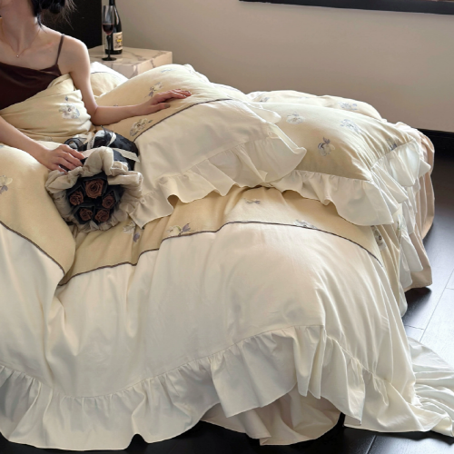 Sunlit Blossom Haven Bedding Set – Miel d’Aurore