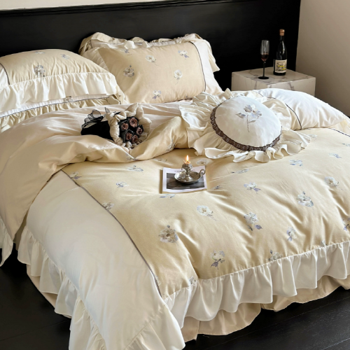 Sunlit Blossom Haven Bedding Set – Miel d’Aurore