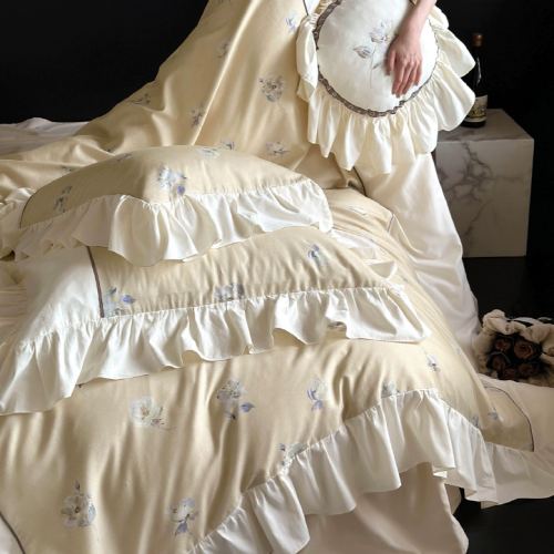 Sunlit Blossom Haven Bedding Set – Miel d’Aurore