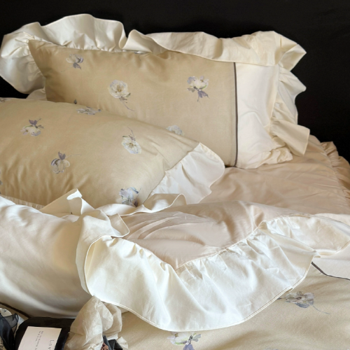 Sunlit Blossom Haven Bedding Set – Miel d’Aurore