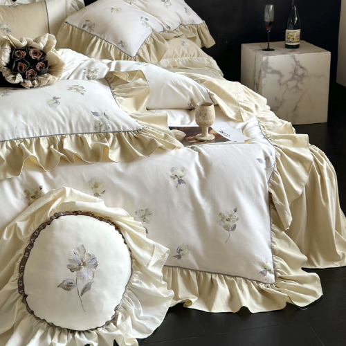 Sunlit Blossom Haven Bedding Set – Miel d’Aurore
