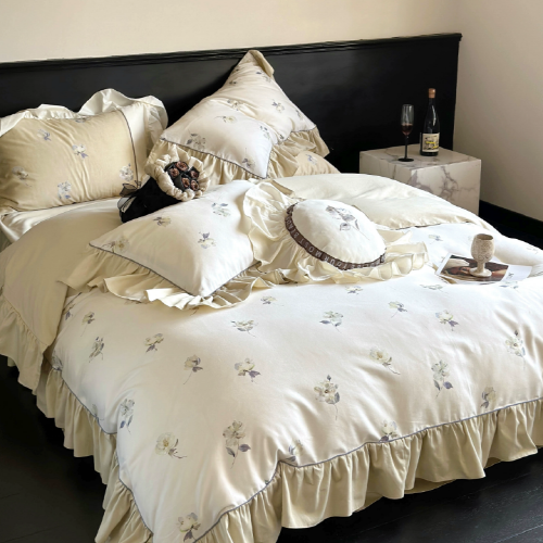 Sunlit Blossom Haven Bedding Set – Miel d’Aurore