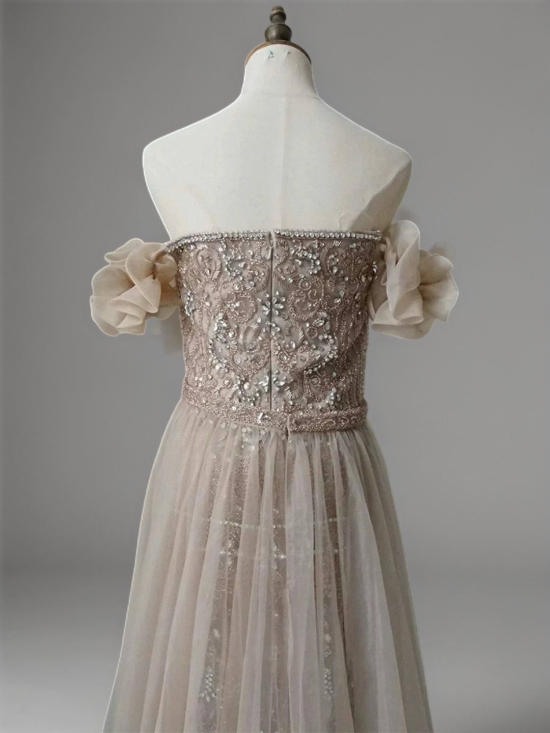 Elegantes Champagner-Abendkleid mit Pailletten und Tüll - Champagner-Kleid für Hochzeitsgäste - Hübsches Paillettenkleid mit langen Ärmeln in Übergröße