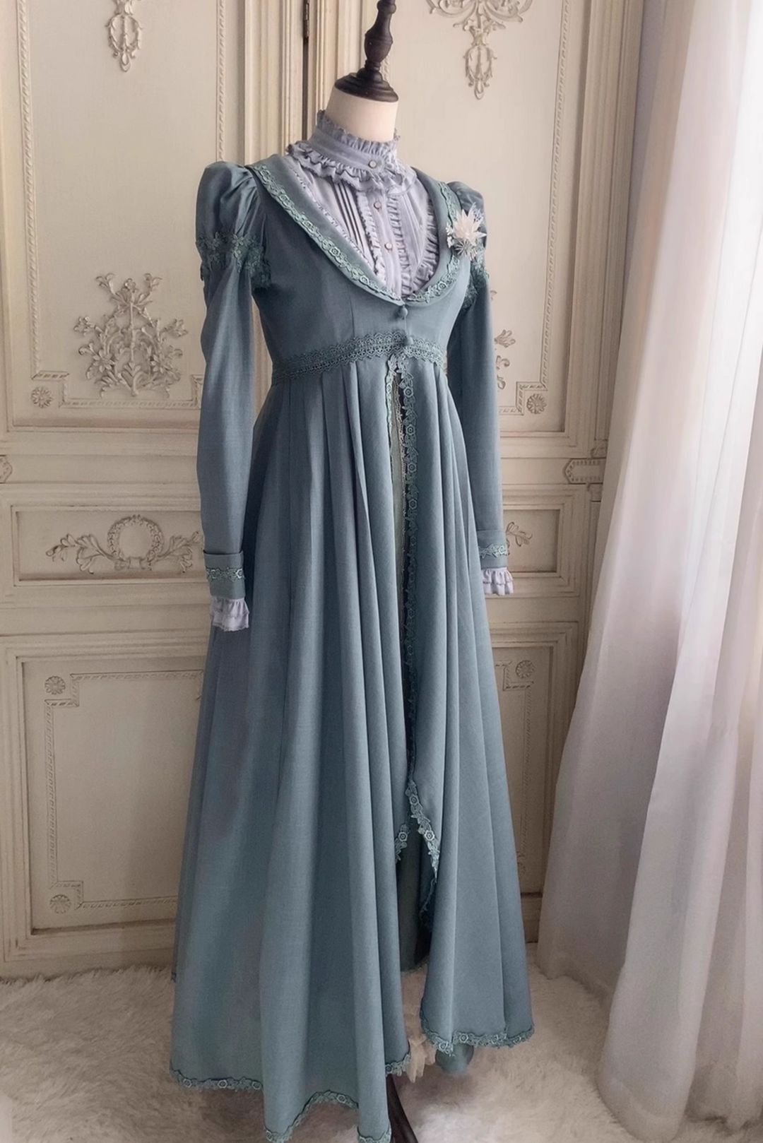 Dusty Blue Regency Era Dress – Long Sleeve Regency Gown with Empire Waist and Lace Trim Plus Size