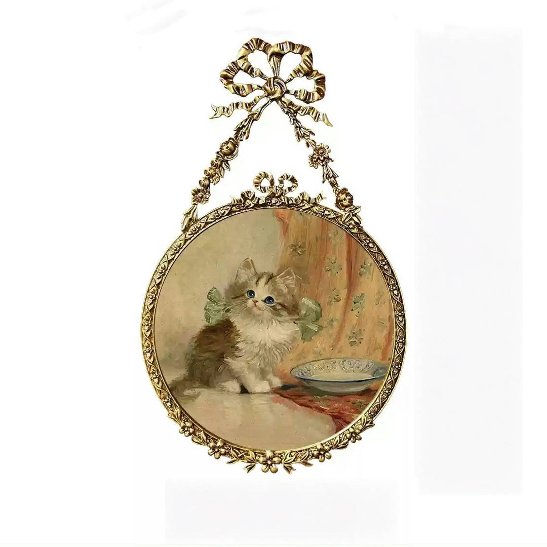 Vintage Retro Hand-Craft Round Cat Wall Art – Handmade Baroque Gold Frame with Ribbon Hanging Detail