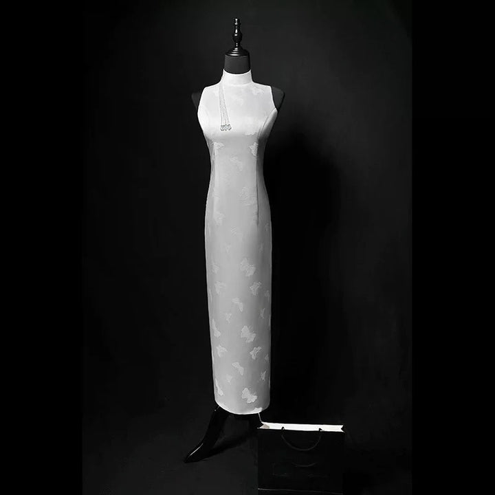 White Qipao Dress with Sleeveless Design – Modern Cheongsam Dress with High Neck and Open Back Plus Size