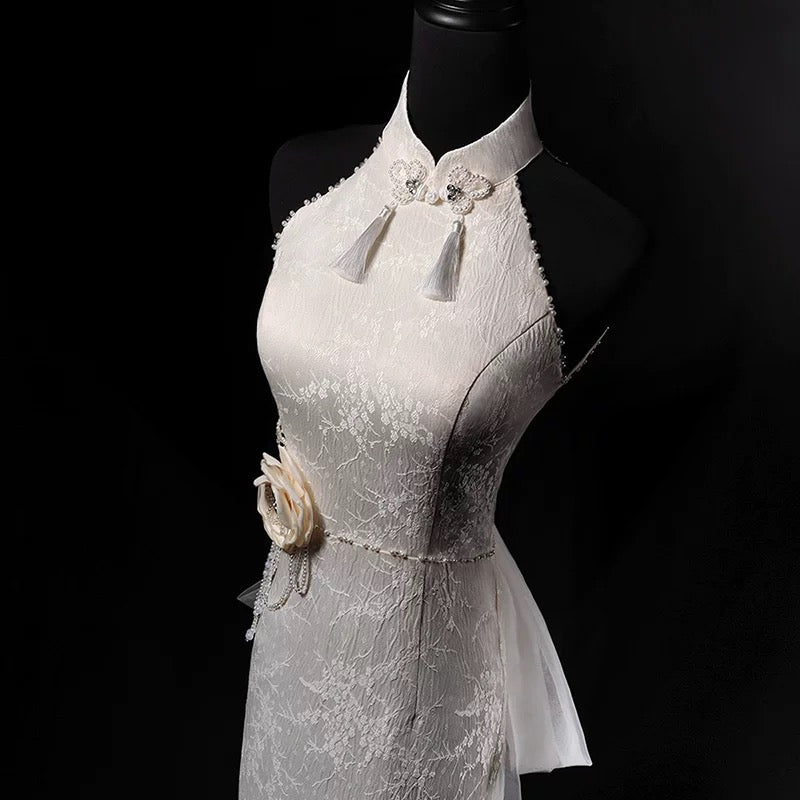 Champagne Cheongsam Dress with Halter Neck and Tulle Train – Elegant Floral Qipao Dress with High Slit Plus Size