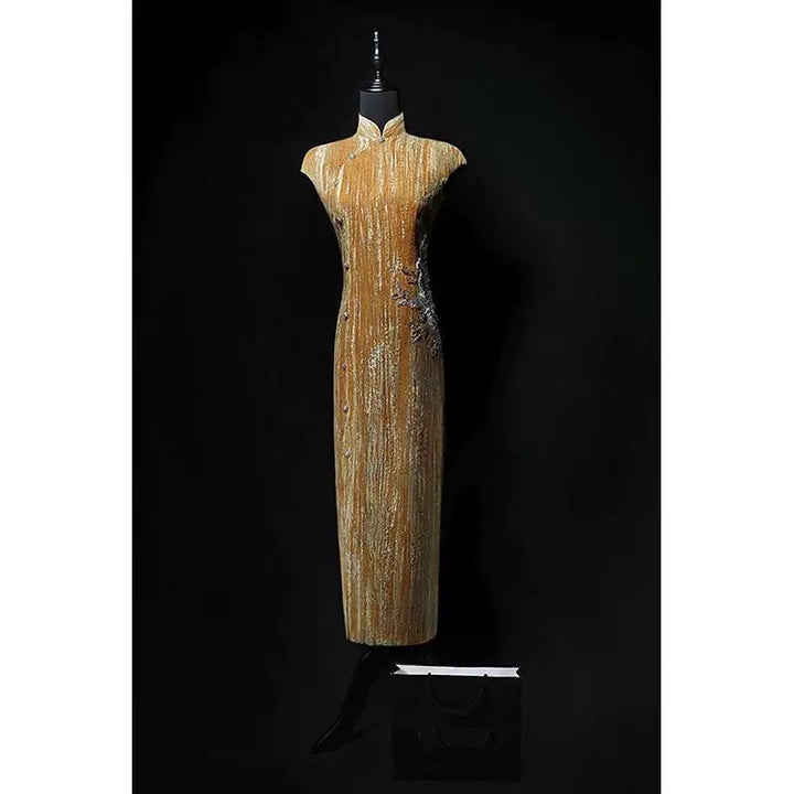 Gold Cheongsam Dress with Elegant Texture – Sleeveless Qipao Dress with High Neck and Form-Fitting Silhouette Plus Size