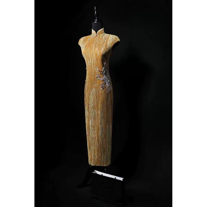 Gold Cheongsam Dress with Elegant Texture – Sleeveless Qipao Dress with High Neck and Form-Fitting Silhouette Plus Size