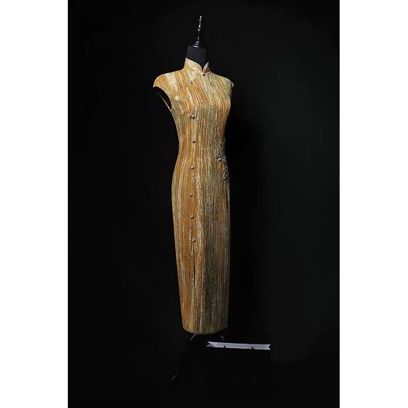 Gold Cheongsam Dress with Elegant Texture – Sleeveless Qipao Dress with High Neck and Form-Fitting Silhouette Plus Size