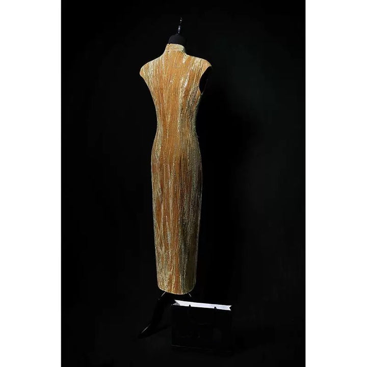 Gold Cheongsam Dress with Elegant Texture – Sleeveless Qipao Dress with High Neck and Form-Fitting Silhouette Plus Size