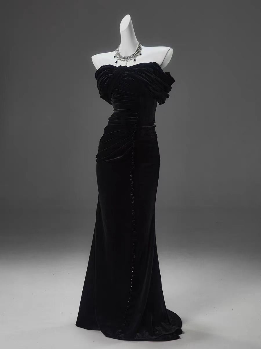 Gothic Black Victorian Off-the-Shoulder Velvet Evening Gown - Plus Siz WonderlandByLilian Gothic Black Victorian Off-the-Shoulder Velvet Evening Gown - Plus Siz WonderlandByLilian