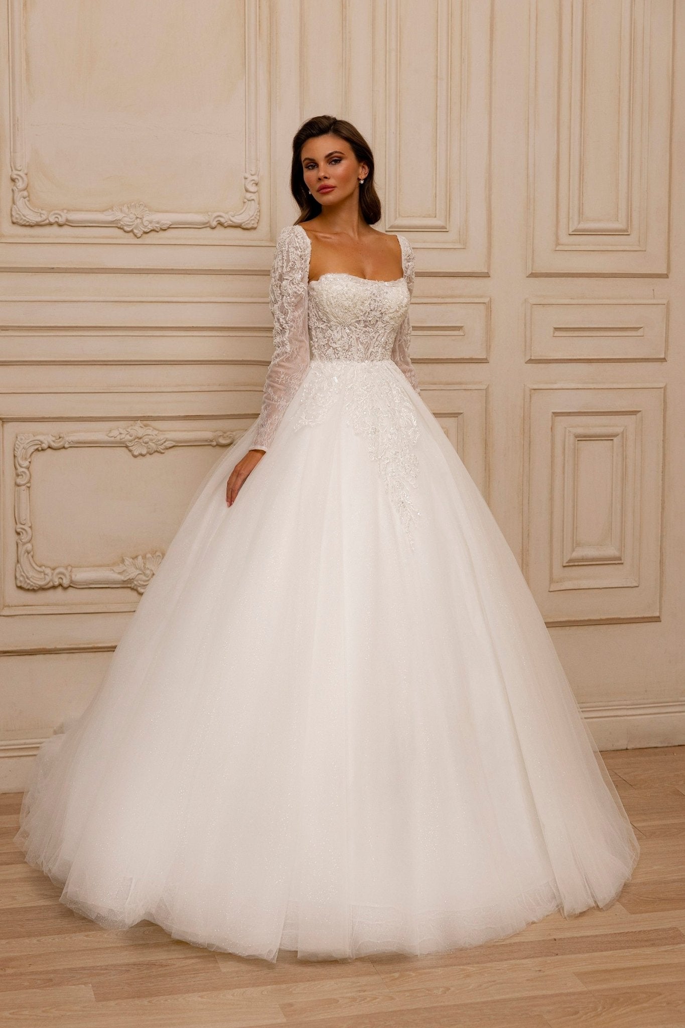 Elegant Ball Gown Wedding Dress with Lace Appliqus and Sweetheart Neckline Plus Size Size 28W Elegant Ball Gown Wedding Dress with Lace Appliqus and Sweetheart Neckline Plus Size Size 28W