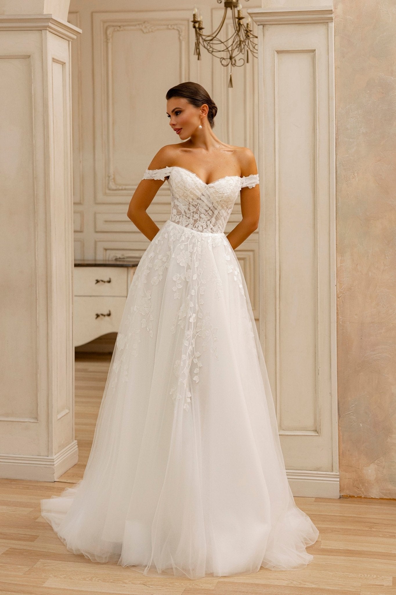 Wedding Dress White Petticoat Plus Size Plus Size Tulle A-Line Wedding Dress With Sweetheart Neckline Wedding Dress White Petticoat Plus Size Plus Size Tulle A-Line Wedding Dress With Sweetheart Neckline