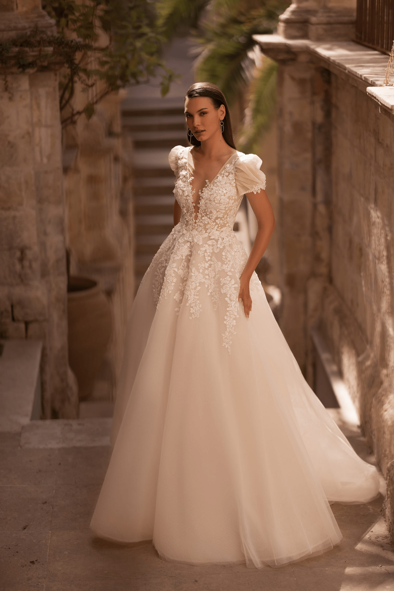 Elegant High Low V-Neck Wedding Dress with Floral Lace Short