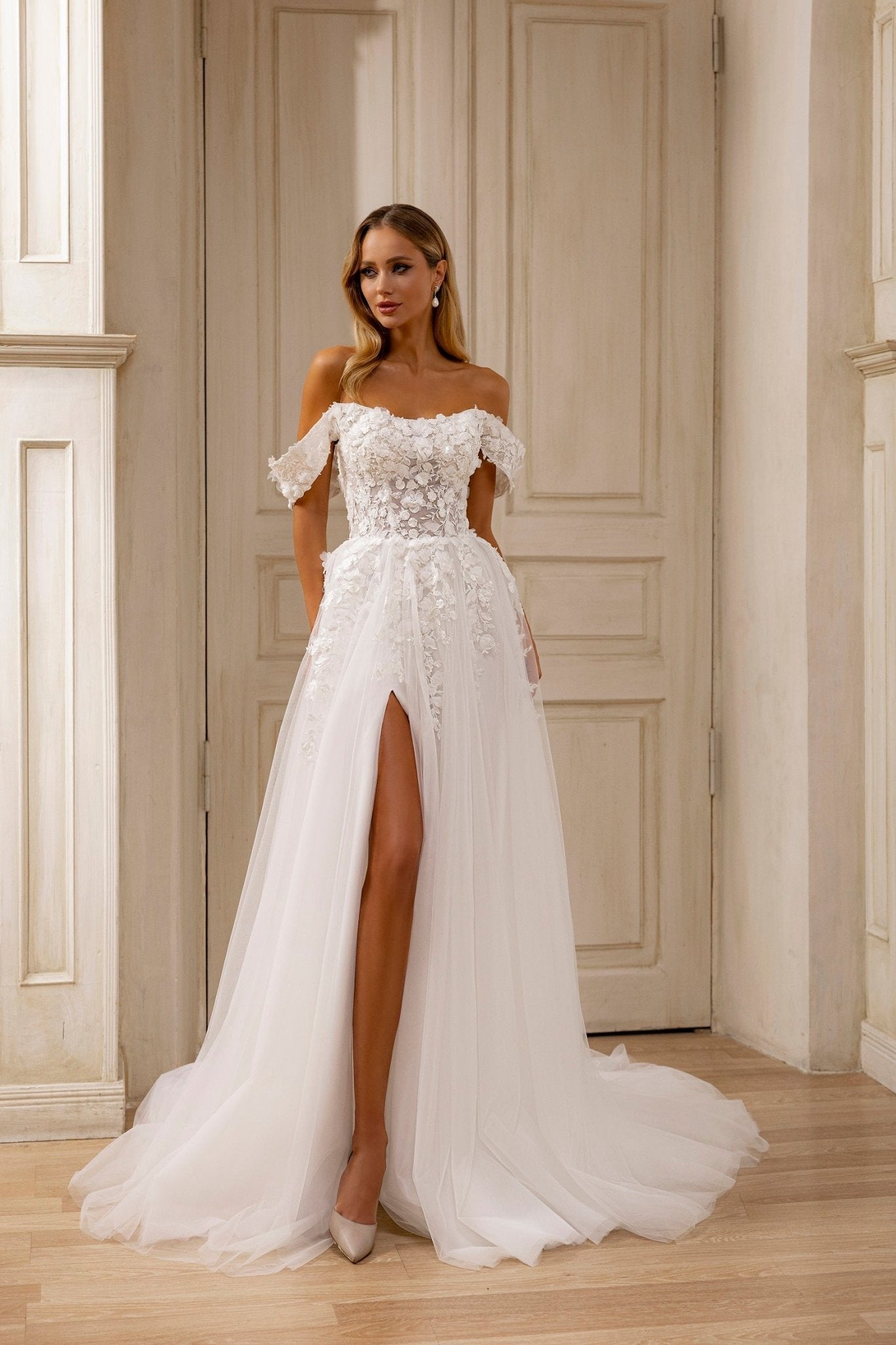 Off-Shoulder Floral Lace Wedding Dress with High Slit and Elegant Train Size 18 Off-Shoulder Floral Lace Wedding Dress with High Slit and Elegant Train Size 18