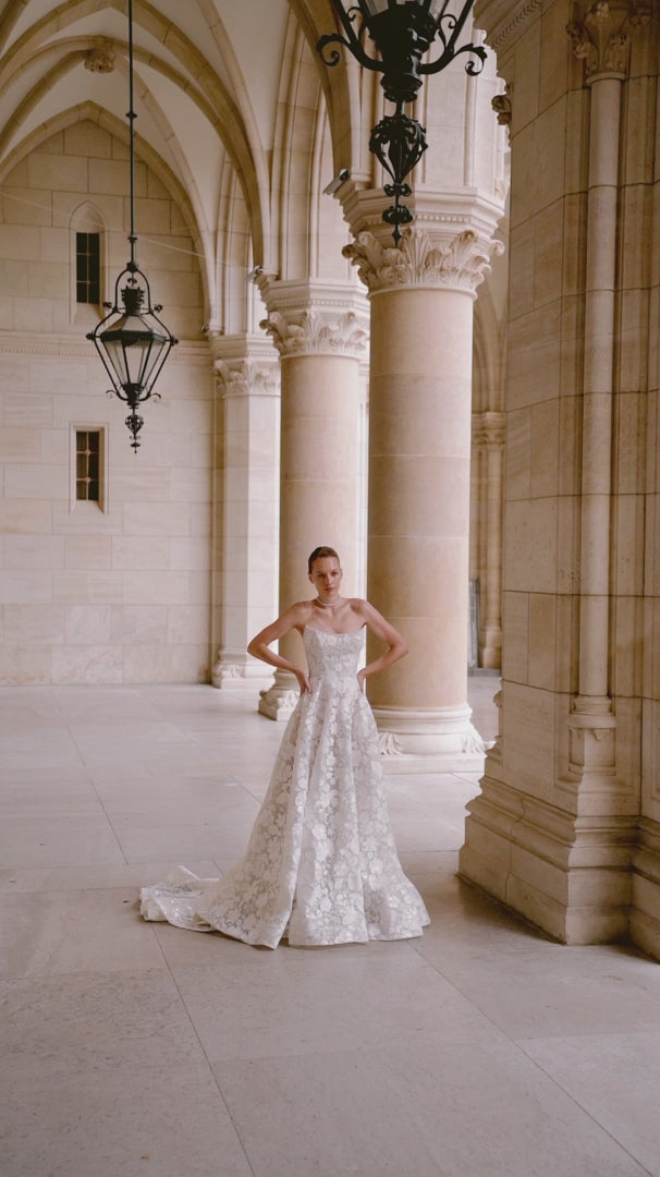 Strapless Wedding Dress with Floral Embellishments – Floral Wedding Dress with Pearl Accents and Elegant Silhouette Plus Size
