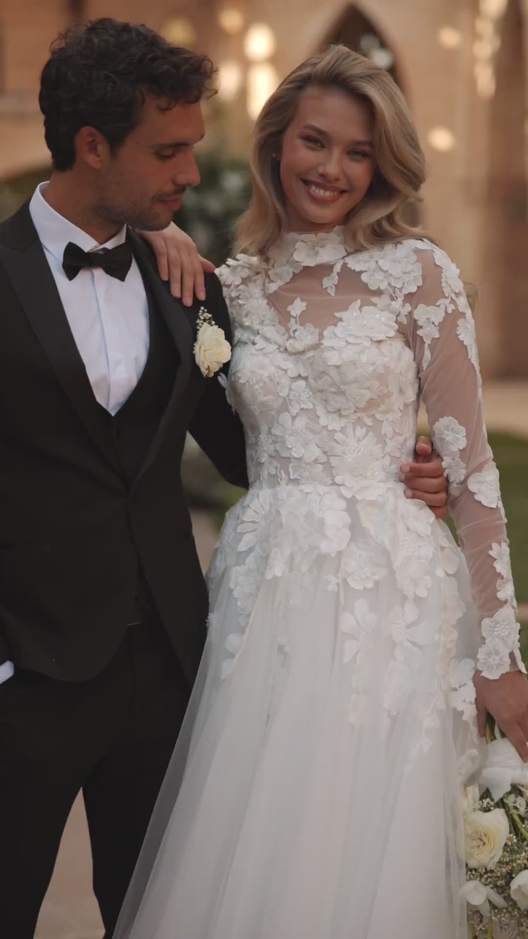 Convertible Wedding Dress - Floral Wedding Dress with Illusion Neckline – Sleeveless Lace Wedding Dress with 3D Appliqué and Tulle Skirt Plus Size