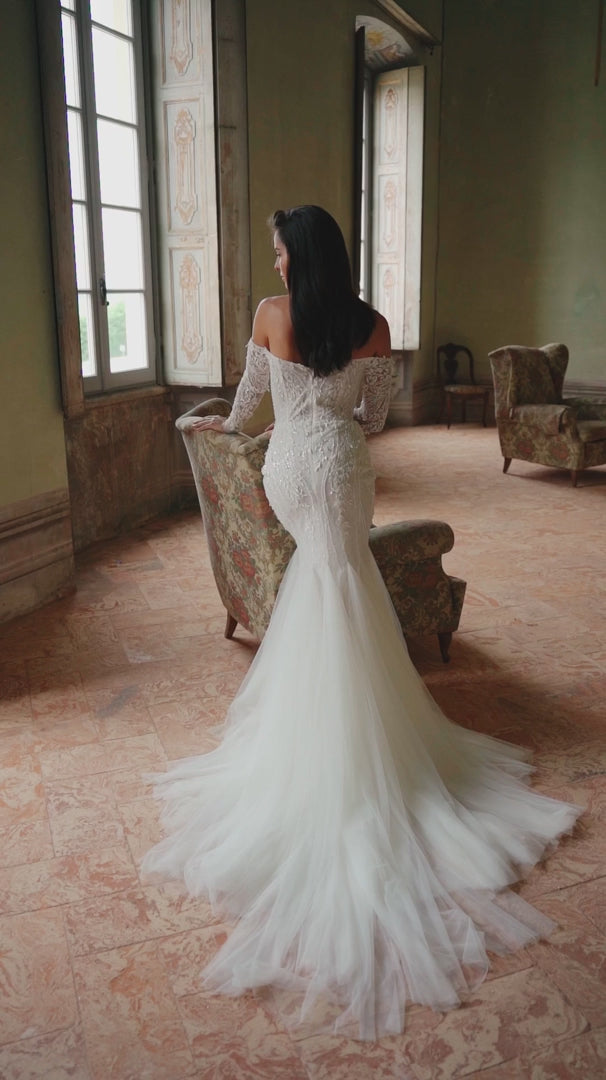 Ivory Tulle Mermaid Wedding Dress with Lace Detailing – Elegant Off Shoulder Wedding Gown with Lace Embellishments Plus Size