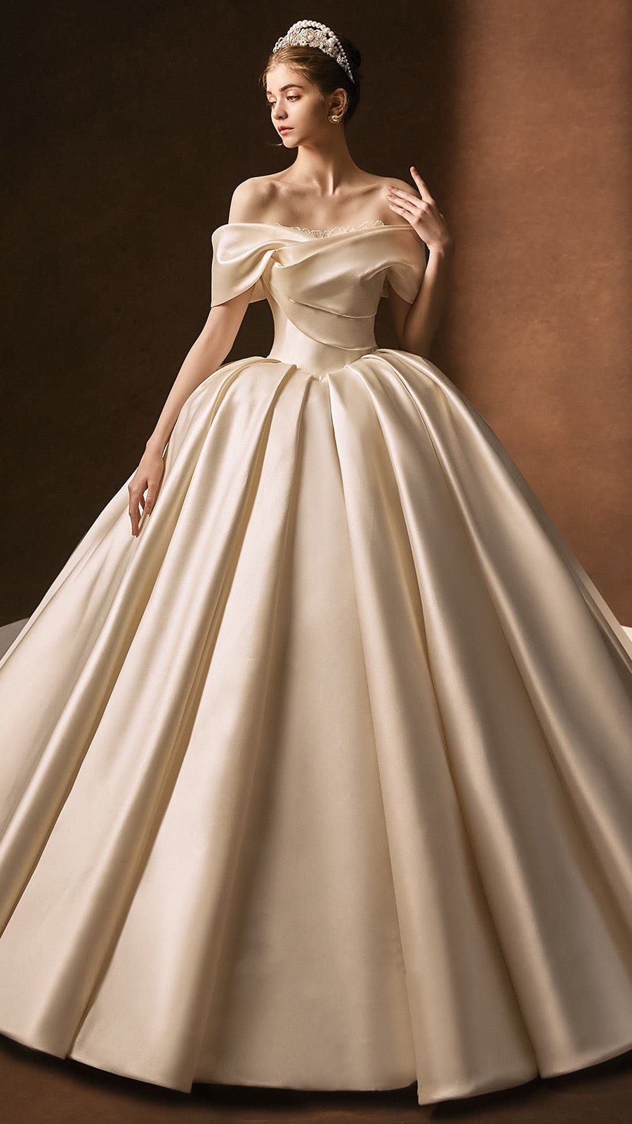white christmas dresses Long Sleeve Ivory Wedding Dress 8 US / Cold Ivory main image 0