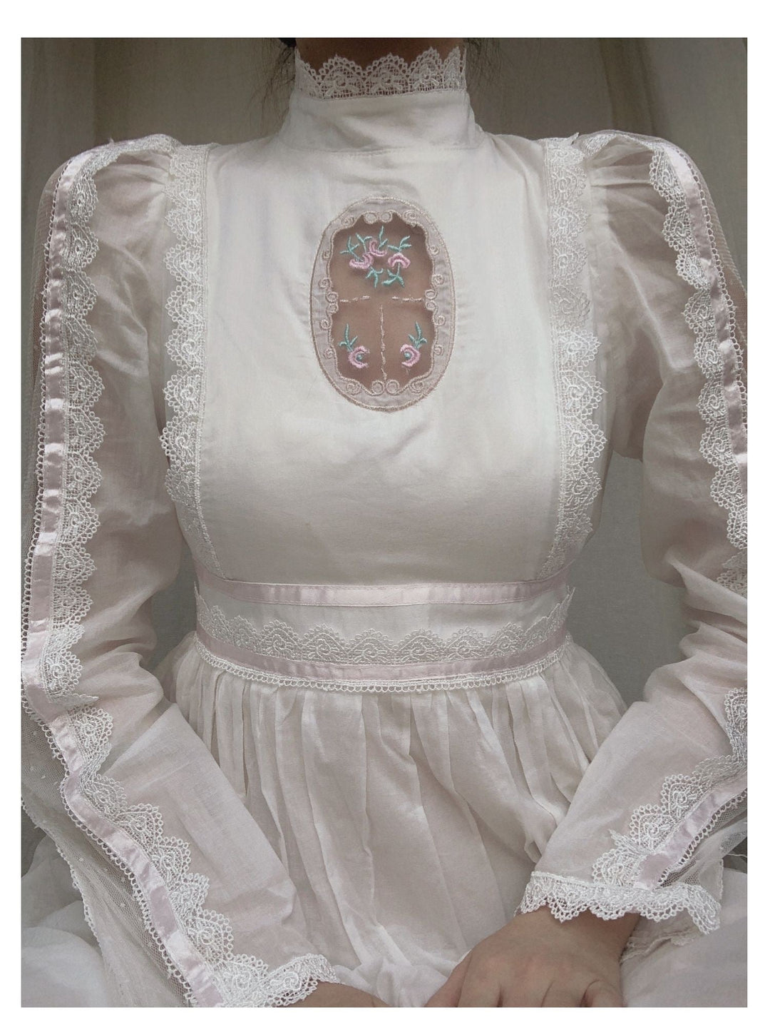 Floral Lace Wedding Dress - White Victorian