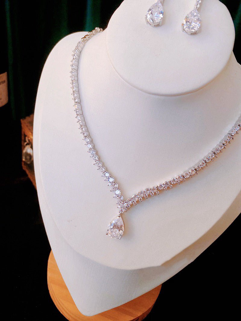 Luxurious Waterdrop Zircon Crystal Necklace Set - Minimalist Bridal Wedding Dress Accessories Jewelry Set - WonderlandByLilian